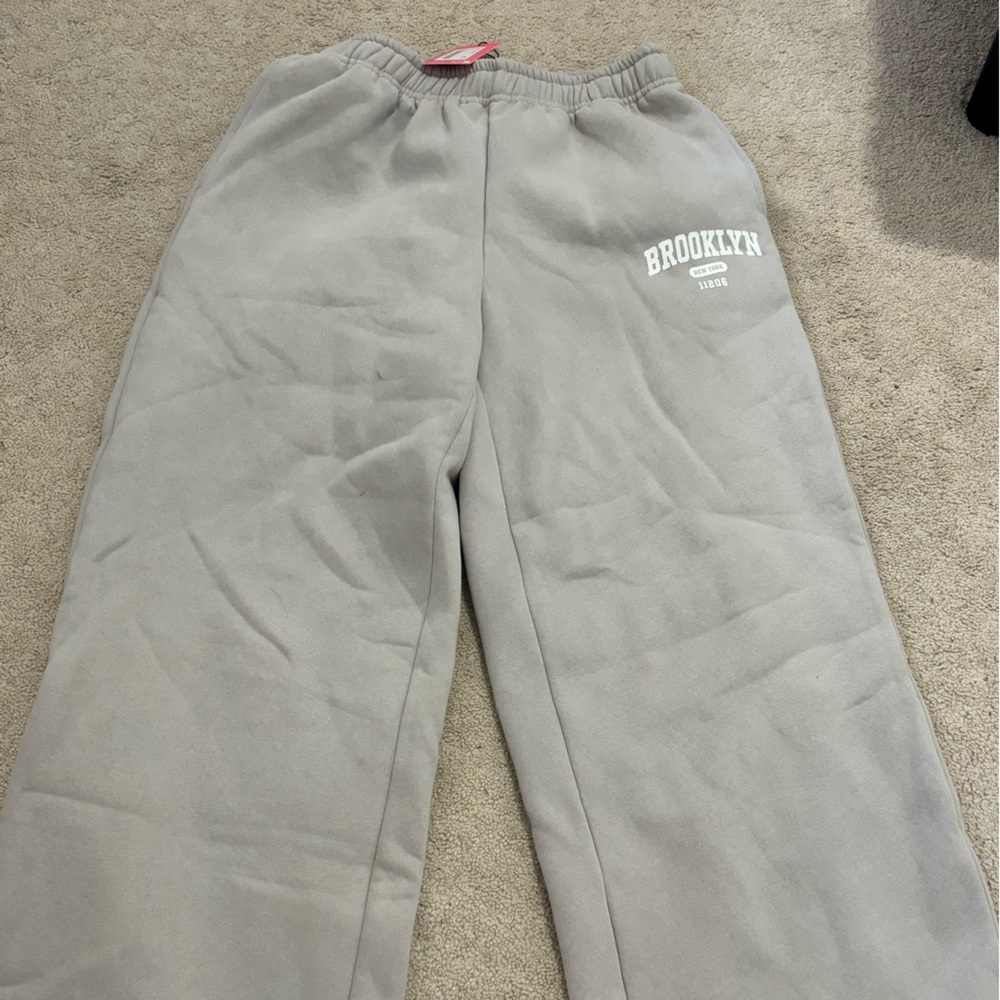 NWT Edikted Beige sweatpants